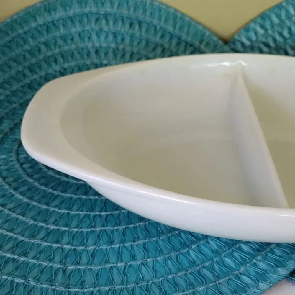 Pyrex‎ VTG White Milk Glass 1.5 Qrt Divided Oval Serving Dish Bowl